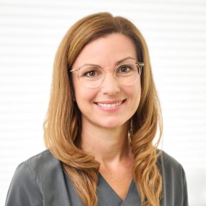 Dr. Julia Wolff, M.Sc. Zahnärztin - spezialisiert auf mikroskopische Wurzelkanal­behandlungen