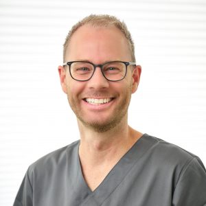 Dr. Tim Wolff, M.Sc. Zahnarzt - Fachzahnarzt für Oralchirurgie